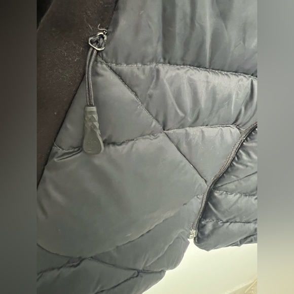 The North Face Women's Black Puffer Jacket - Picture 5 of 5